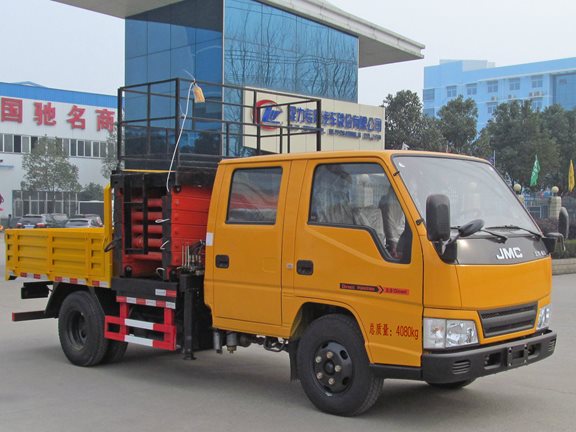國五江鈴雙排高空升降作業(yè)車(chē)