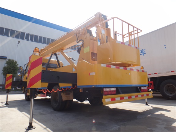 東風(fēng)多利卡18米高空作業(yè)車(chē)