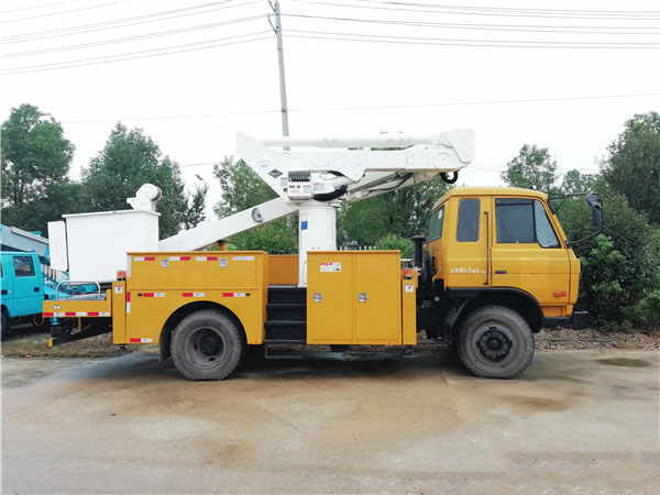 你見(jiàn)過(guò)四驅的高空作業(yè)車(chē)嗎？