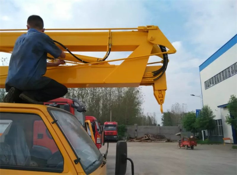 東風(fēng)雙排高空作業(yè)車(chē)｛12米.14米.16米｝