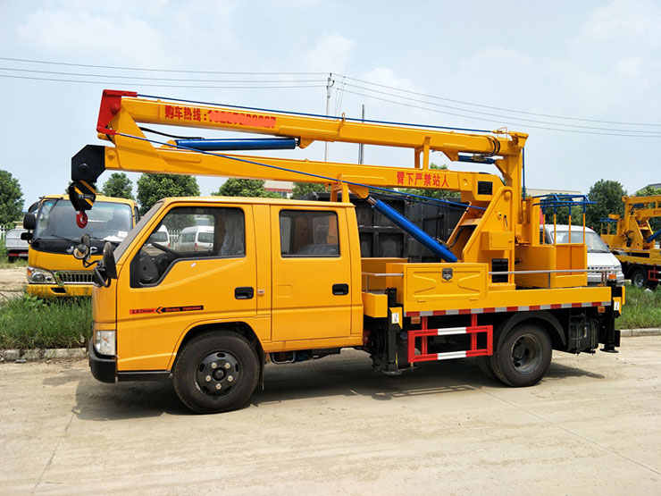 國五排放的江鈴雙排12米高空作業(yè)車(chē)