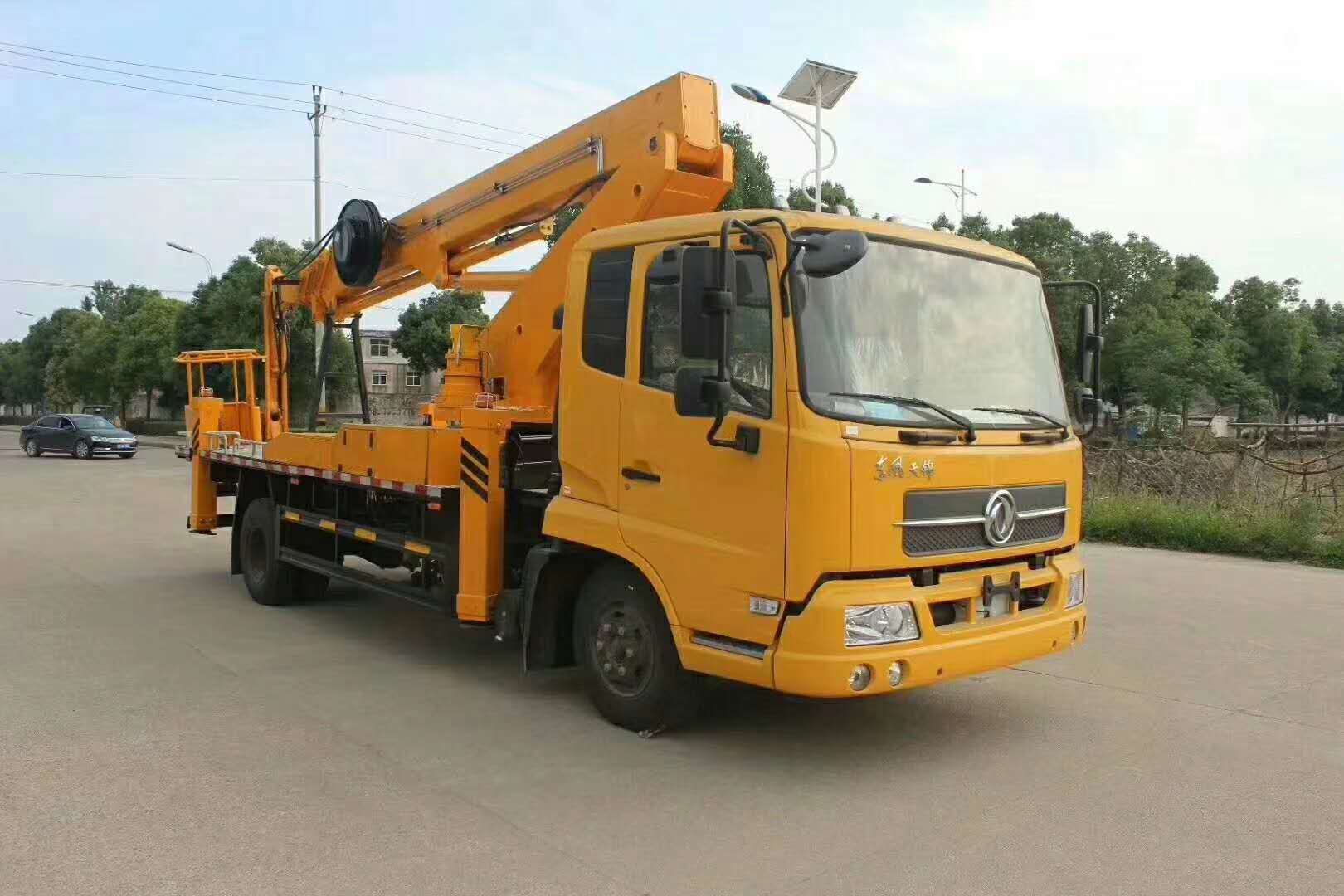東風(fēng)天錦伸縮式高空作業(yè)車(chē)