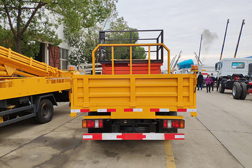 江鈴12米升降平臺式高空作業(yè)車(chē)