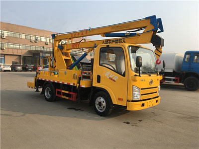 解放國六13.5米藍牌折臂高空作業(yè)車(chē)