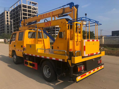 解放國六13.5米藍牌折臂高空作業(yè)車(chē)