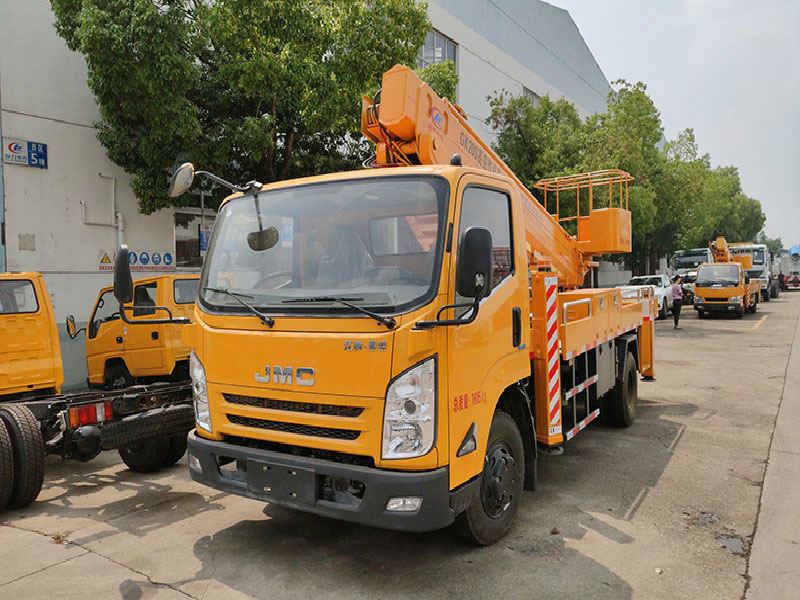 程力高空作業(yè)車(chē)廠(chǎng)家教你如何正確的選購22米直臂高空作業(yè)車(chē)