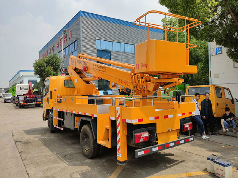 程力高空作業(yè)車(chē)廠(chǎng)家教你如何正確的選購22米直臂高空作業(yè)車(chē)