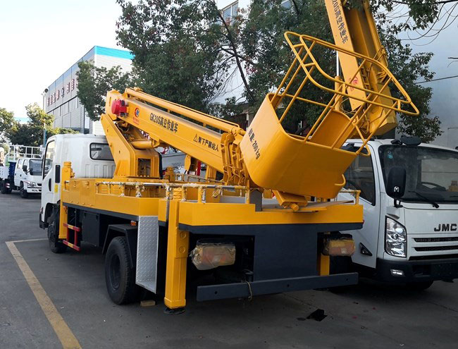 江鈴凱銳20米伸縮臂式高空作業(yè)車(chē)