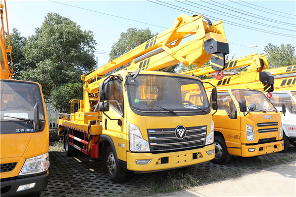 18米的高空作業(yè)車(chē)你會(huì )選擇雙排還是單排駕駛室