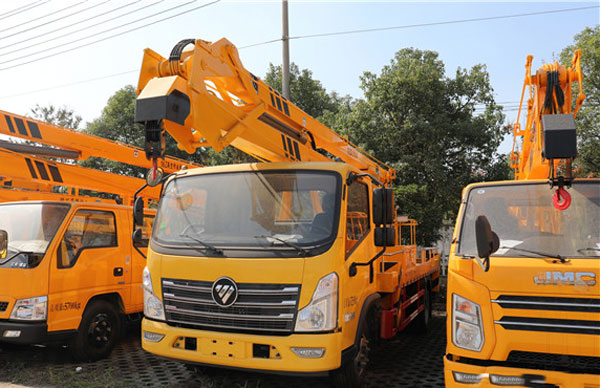 18米的高空作業(yè)車(chē)你會(huì )選擇雙排還是單排駕駛室