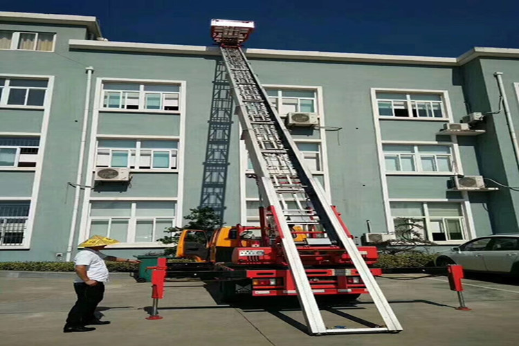 江鈴28米云梯搬家高空作業(yè)車(chē)