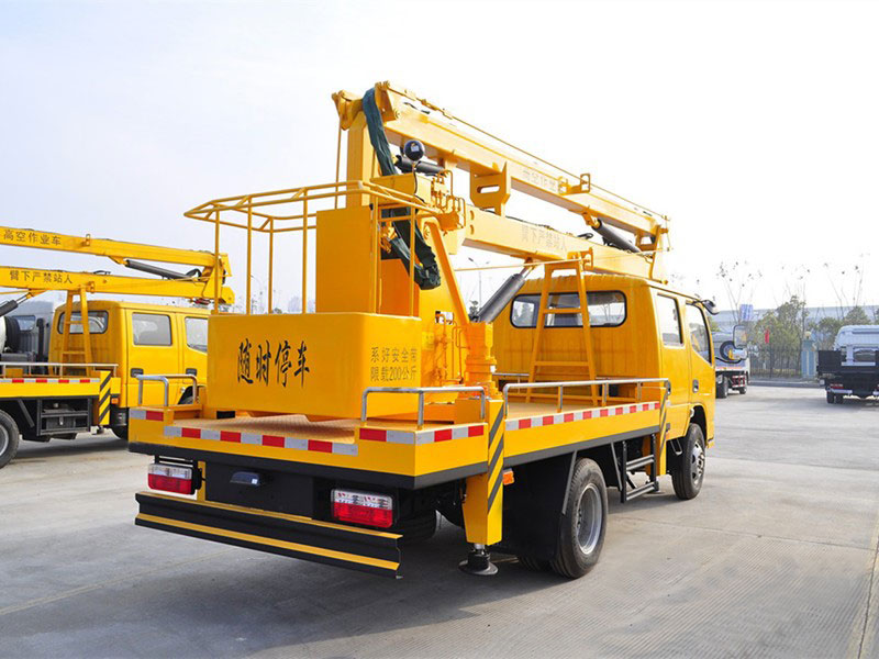 高空作業(yè)車(chē)操作需要注意哪些問(wèn)題?
