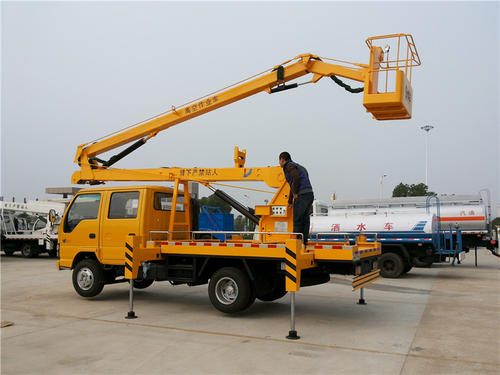 五十鈴12米折臂式高空作業(yè)車(chē)