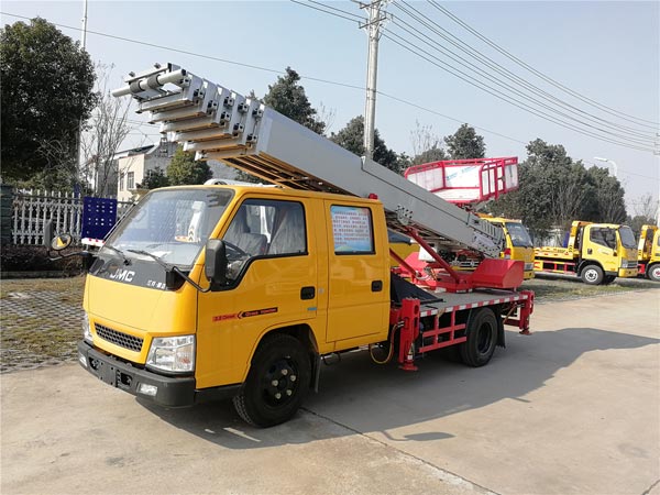 28米高空云梯作業(yè)車(chē)圖片展