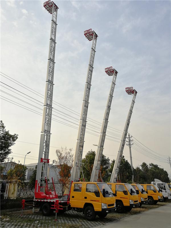 28米高空云梯作業(yè)車(chē)圖片展