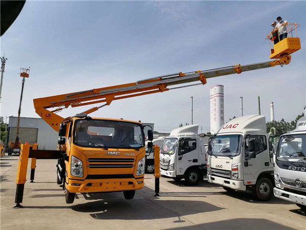 國六江鈴22米伸縮臂高空作業(yè)車(chē)發(fā)車(chē)