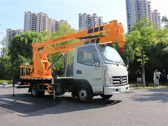 國六凱馬藍牌13.5米高空作業(yè)車(chē)