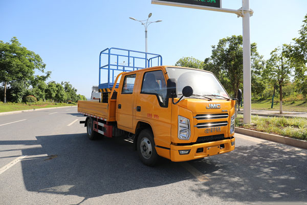 江鈴順達雙排國六8米剪刀式高空作業(yè)車(chē)有什么不同