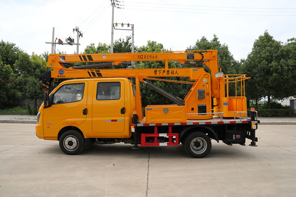 雙排13.5米折疊臂式高空作業(yè)車(chē)如何選