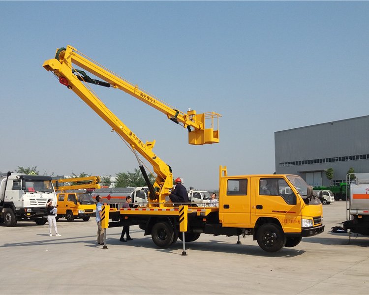 東風(fēng)雙排座14米國六高空作業(yè)車(chē)