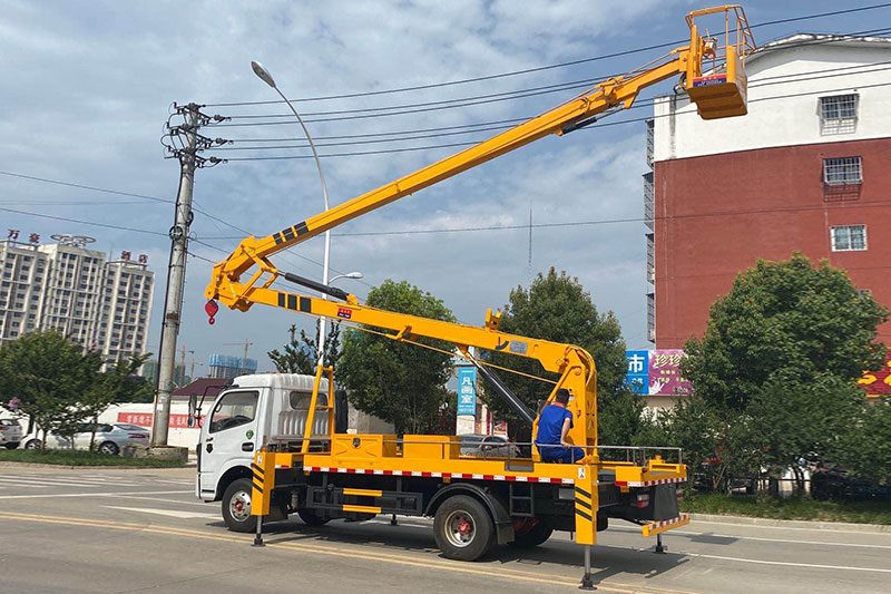 東風(fēng)多利卡16米-18米高空作業(yè)車(chē)