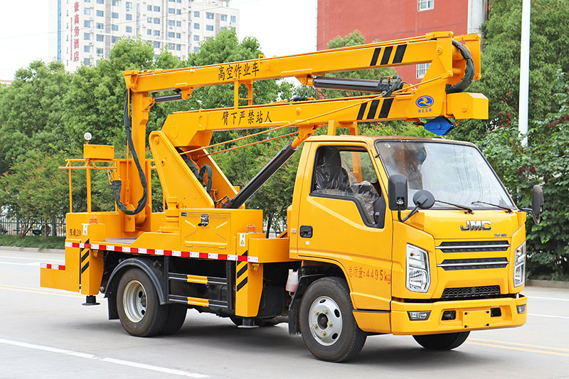 江鈴13.5米單排藍牌高空作業(yè)車(chē)