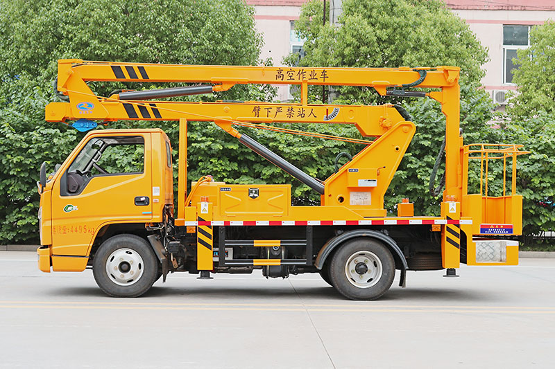 江鈴13.5米單排藍牌高空作業(yè)車(chē)