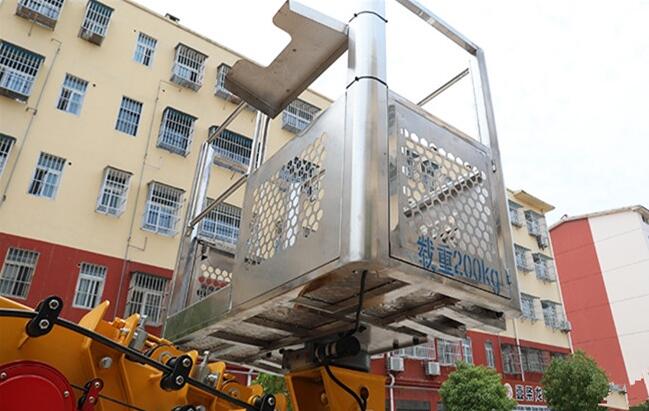 國六大運23米伸縮臂式高空作業(yè)車(chē)