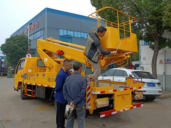 國六江鈴藍牌高空作業(yè)車(chē)配置介紹