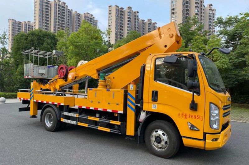 江鈴凱銳25米伸縮臂高空作業(yè)車(chē)