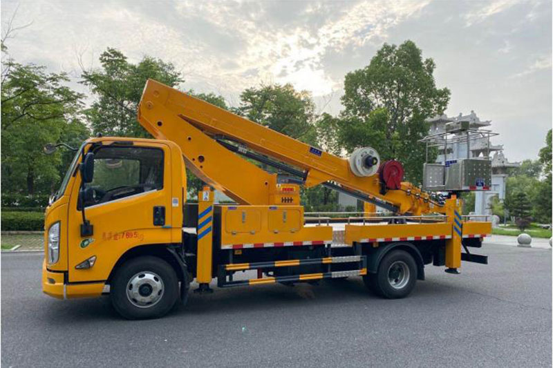 江鈴凱銳25米伸縮臂高空作業(yè)車(chē)