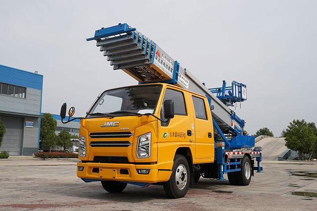 藍牌江鈴32米云梯車(chē)