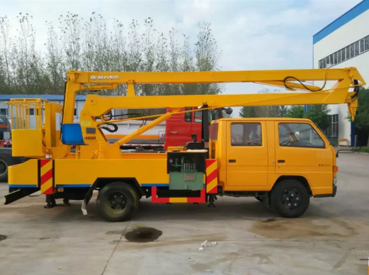 18米的東風(fēng)多利卡高空作業(yè)車(chē)