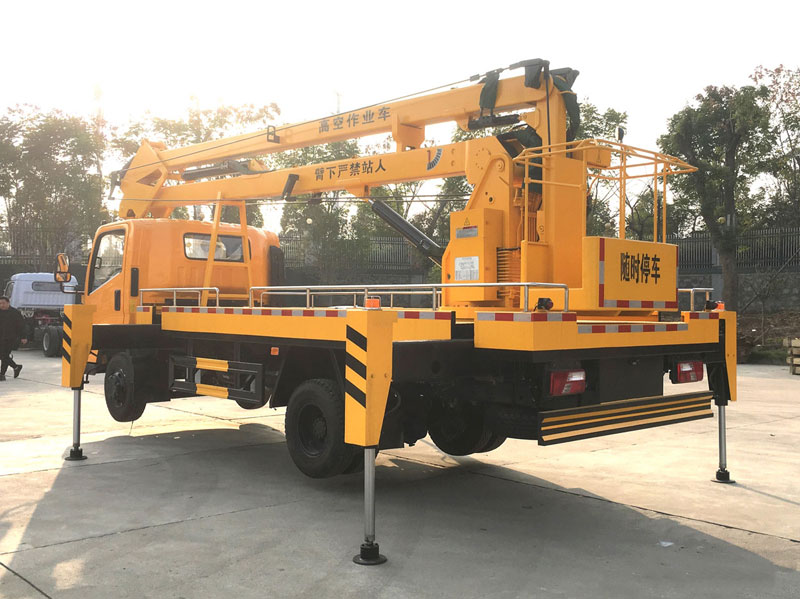 江鈴凱銳18米三節折疊臂高空作業(yè)車(chē)