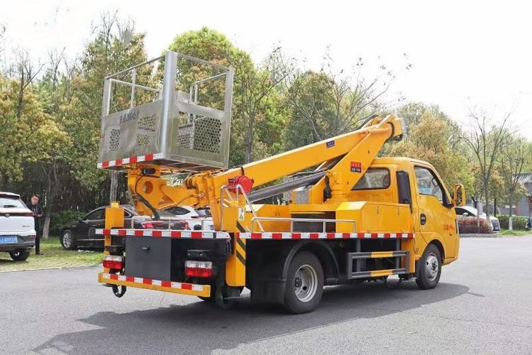東風(fēng)途逸22米藍牌單排伸縮臂高空作業(yè)車(chē)