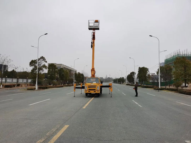 程力威高空作業(yè)車(chē)