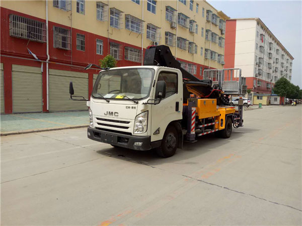 江鈴進(jìn)口28米伸縮臂高空作業(yè)車(chē)