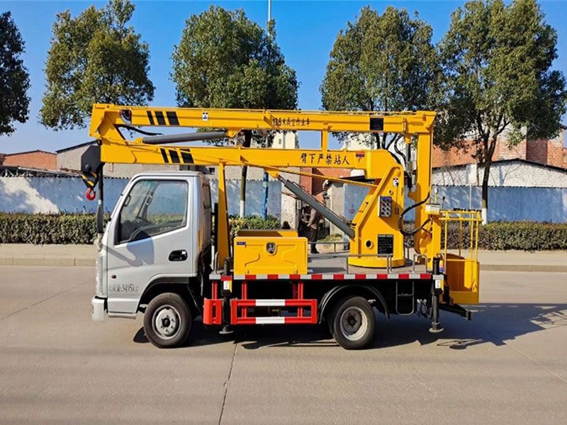 東風(fēng)小霸王汽油發(fā)動(dòng)機13米藍牌高空作業(yè)車(chē)
