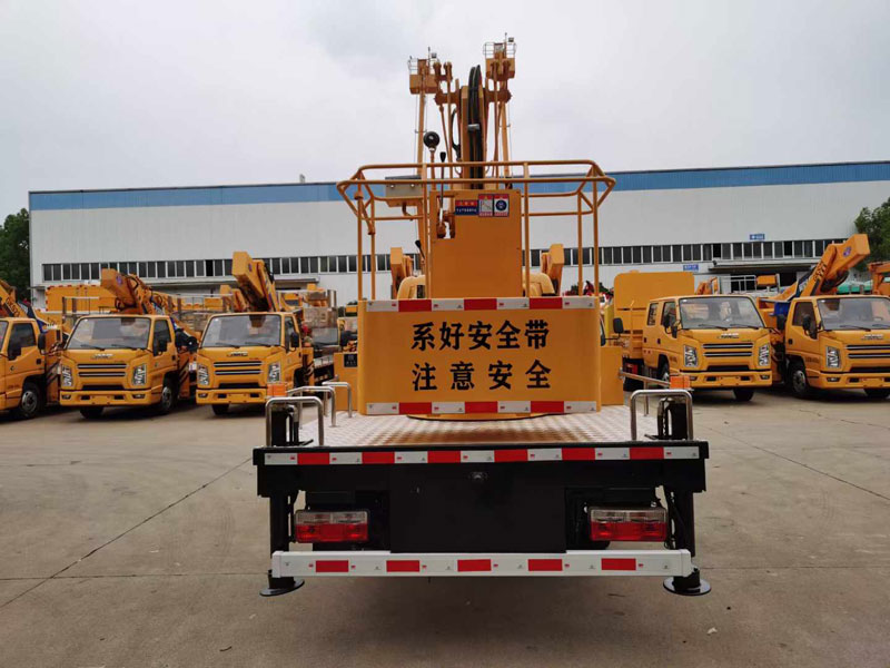 東風(fēng)途逸13米藍牌折臂高空作業(yè)車(chē)
