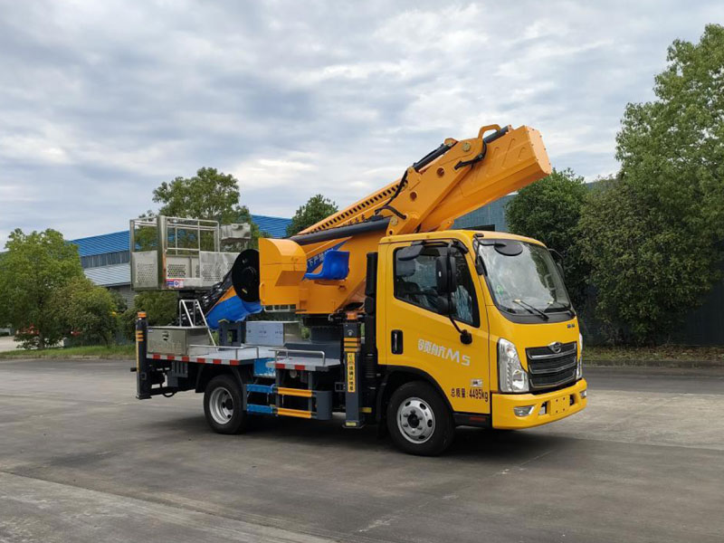 程力華鑫國六福田領(lǐng)航M5藍牌33米高空作業(yè)車(chē)